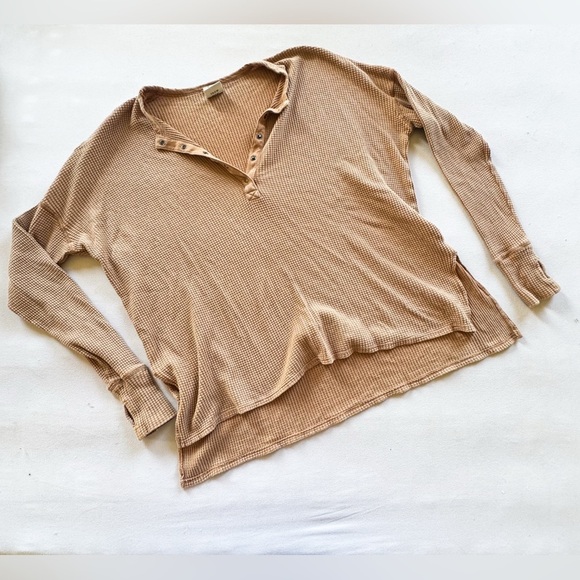Offline By Aerie Wow Medium Waffle Knit Henley Tan Long Sleeve Top Size S - Picture 1 of 4